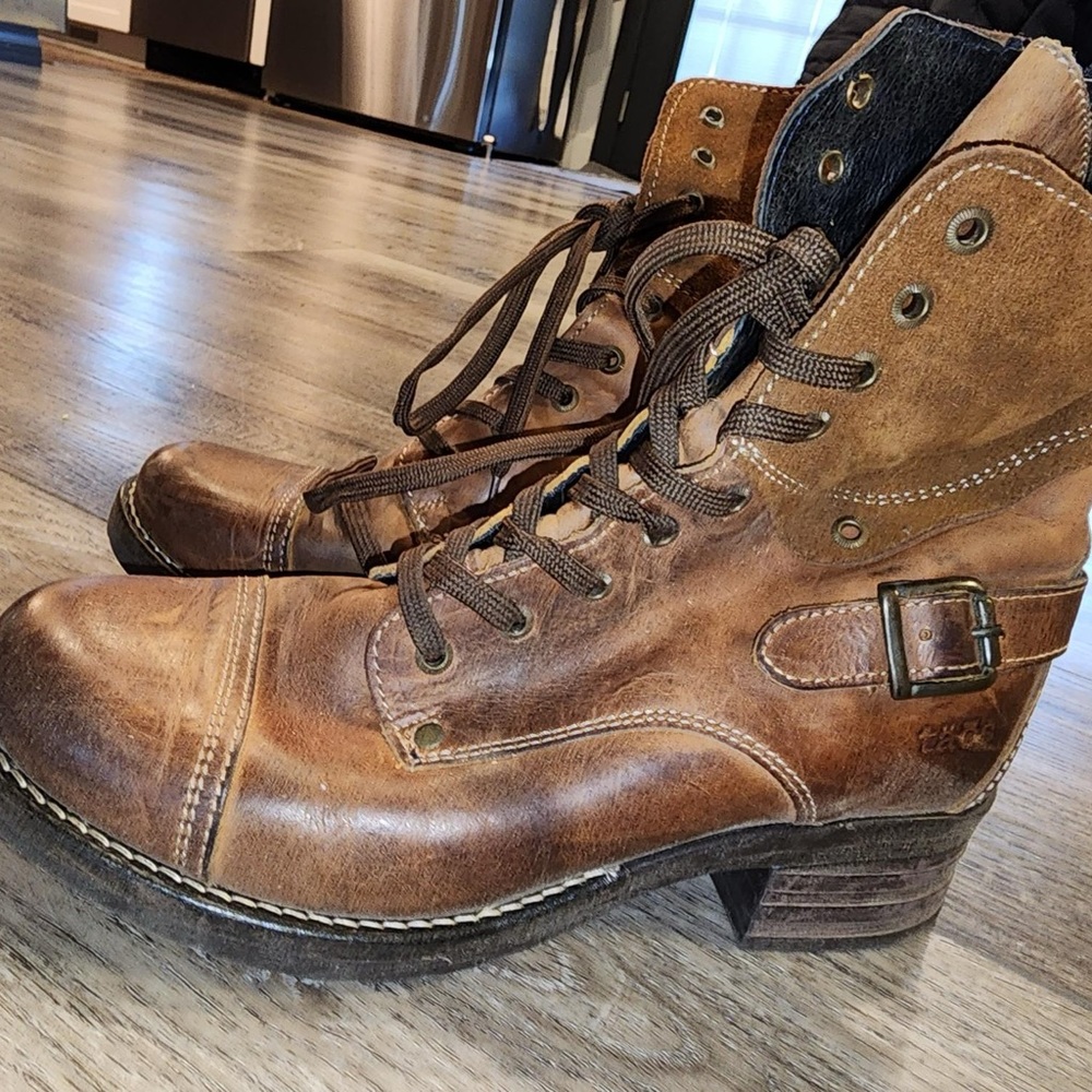 Taos Crave Zip-Up Leather Heeled Boot!!